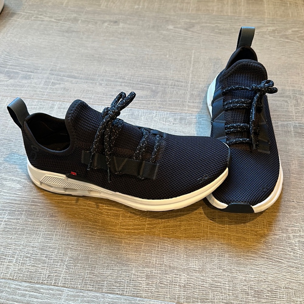 On / Cloudeasy / Womens Size 9